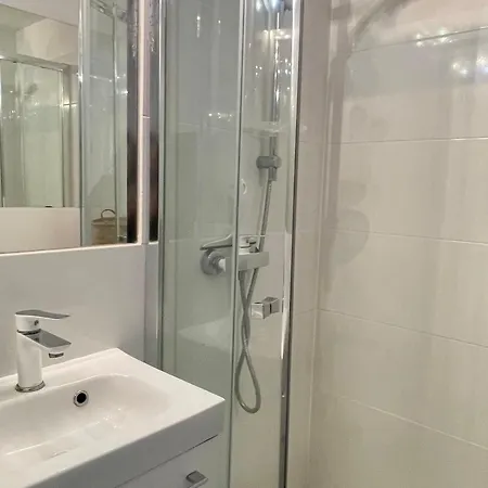 Apartment Studio Climatise Avec Coin Nuit Et Piscine Proche Plage - Fr-1-748-25 Canet-en-Roussillon
