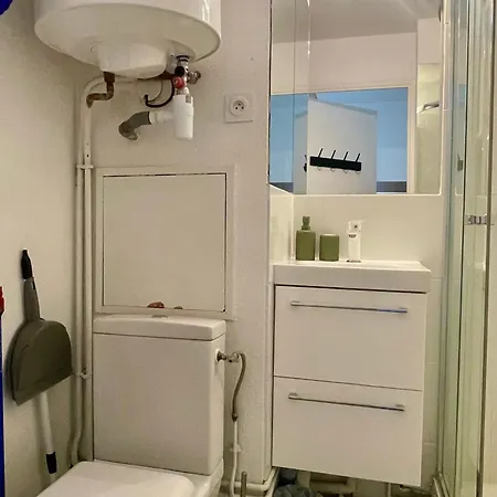 Apartment Studio Climatise Avec Coin Nuit Et Piscine Proche Plage - Fr-1-748-25